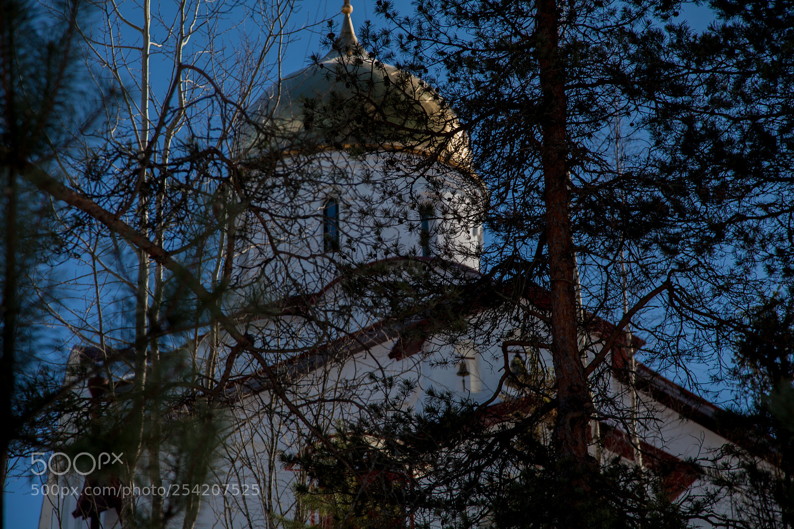 Canon EOS 5D Mark II sample photo. христианский храм на фоне голубого неба photography