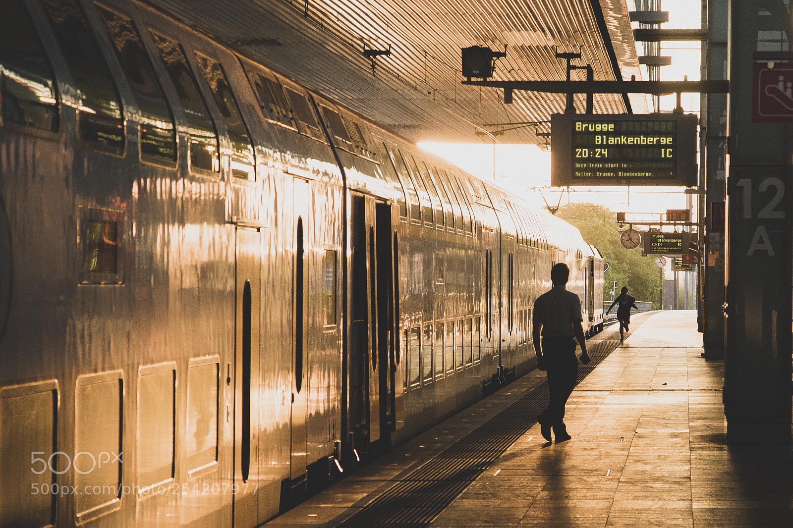 Canon EOS 5D Mark IV sample photo. Brugge train 20:24 photography