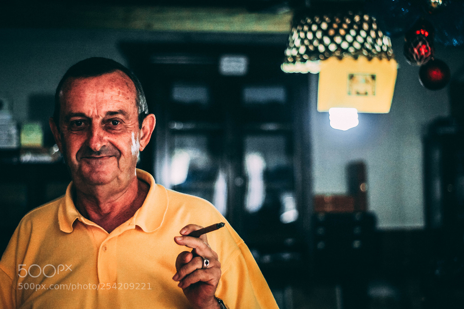 Canon EOS 600D (Rebel EOS T3i / EOS Kiss X5) sample photo. The cigar man photography