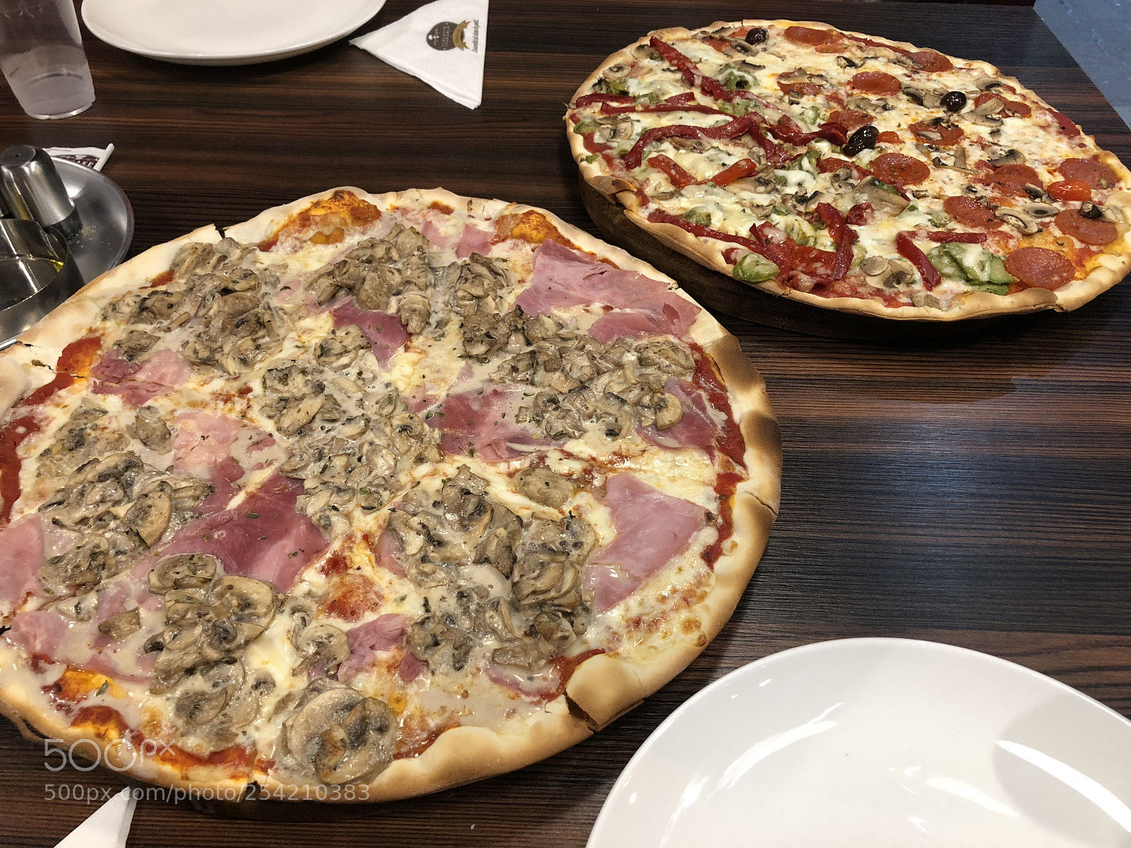 Apple iPhone 8 Plus sample photo. The best authentic pizza photography