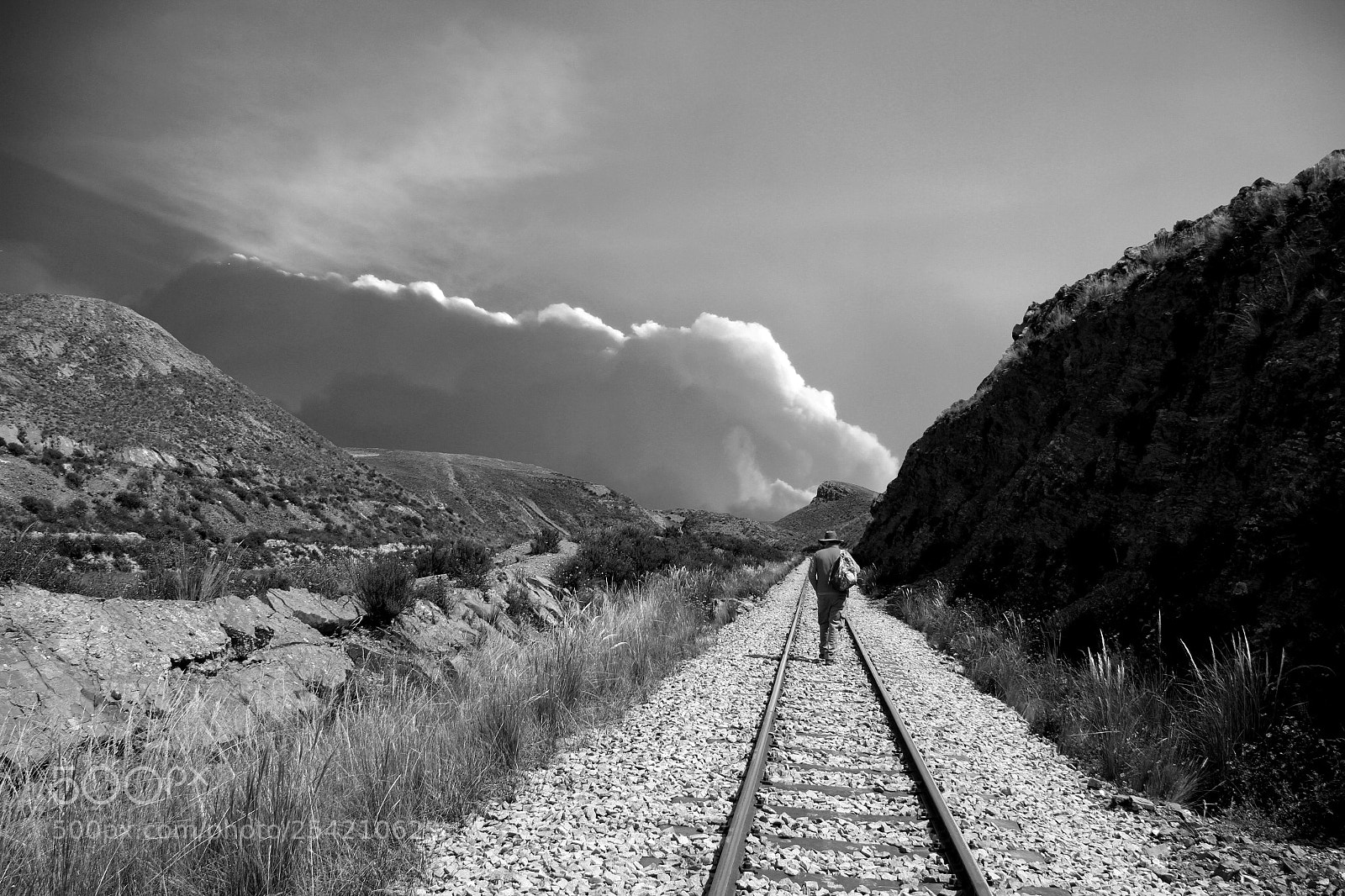 Canon EOS 7D sample photo. Caminando  la antigua via photography
