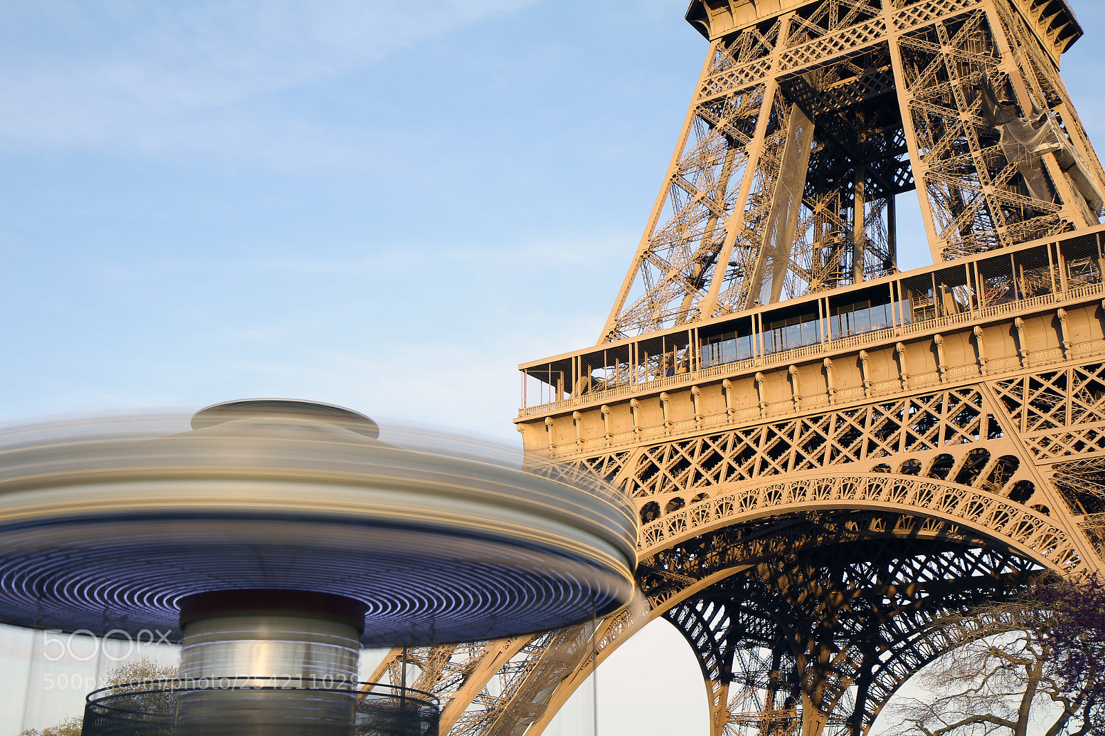 Canon EOS 600D (Rebel EOS T3i / EOS Kiss X5) sample photo. Eiffel tower carousel spinning photography