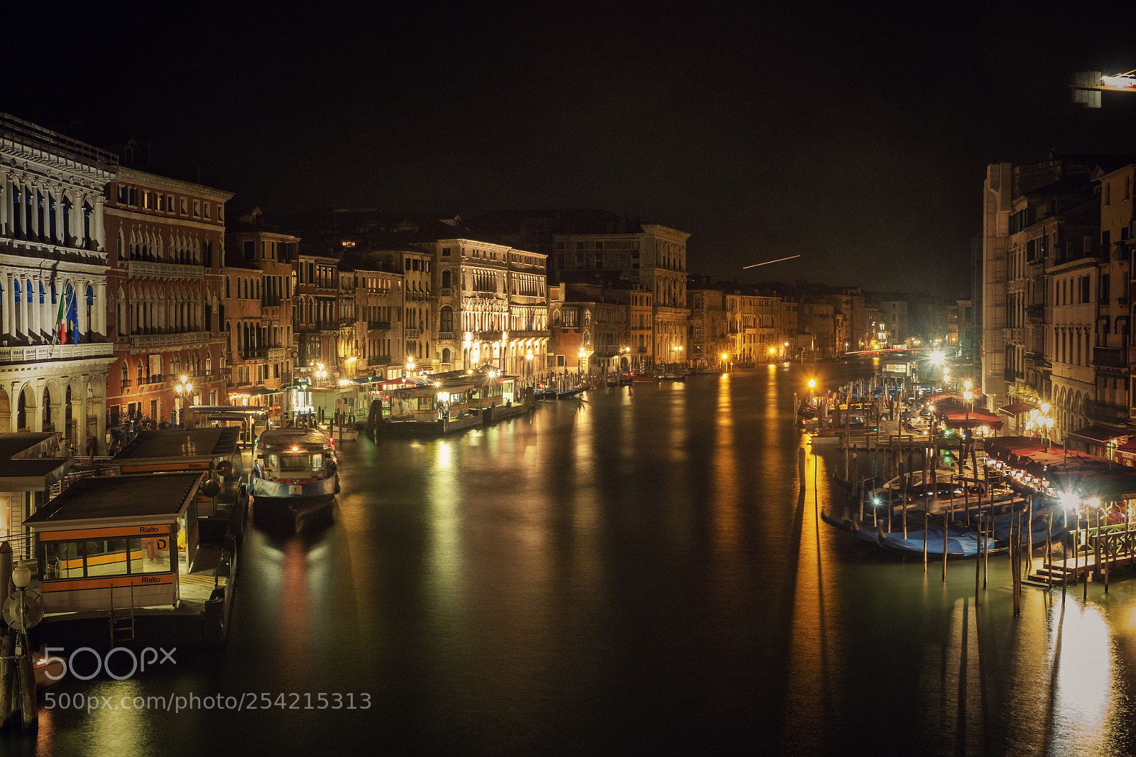 Olympus OM-D E-M5 II sample photo. Venedig by night photography