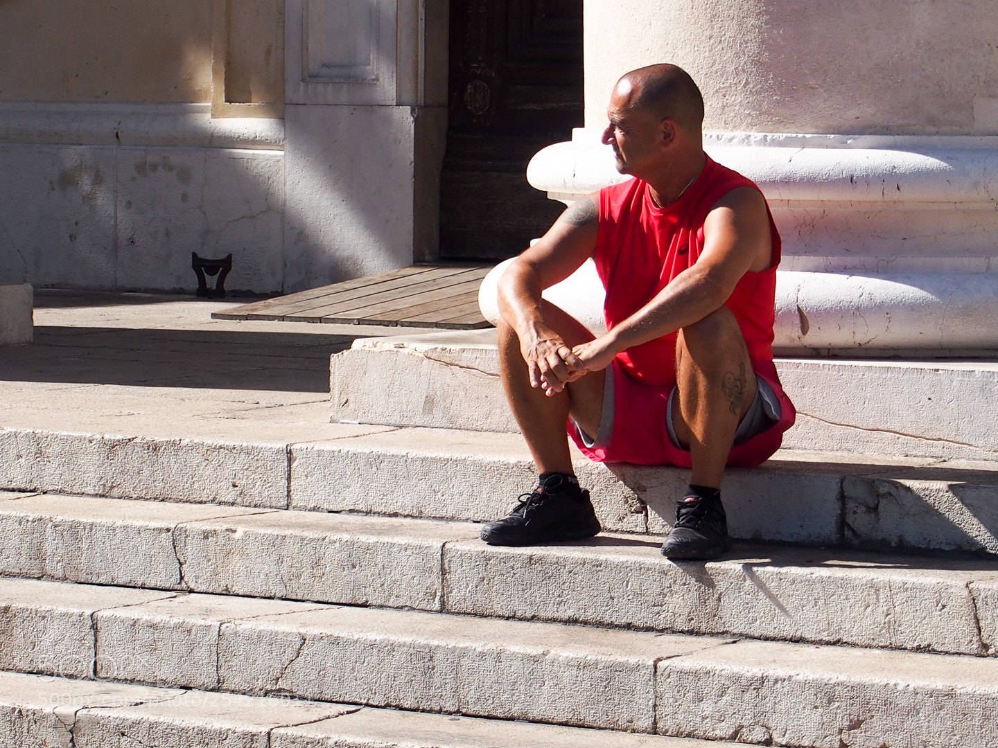 Olympus PEN E-PL5 sample photo. Sitting on the steps photography