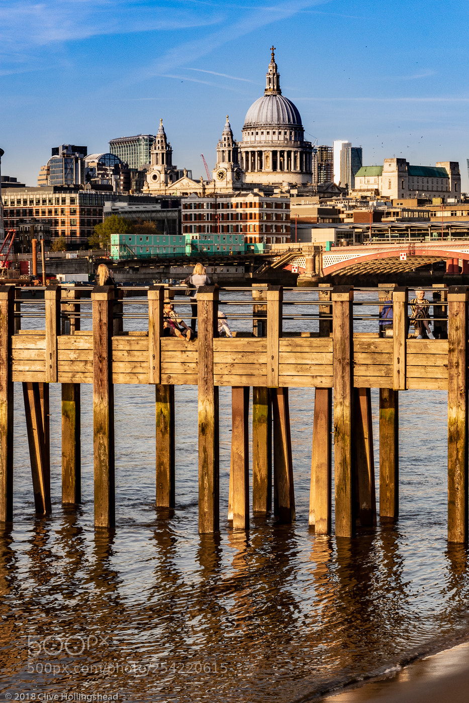Canon EOS 7D Mark II sample photo. London, low tide and photography