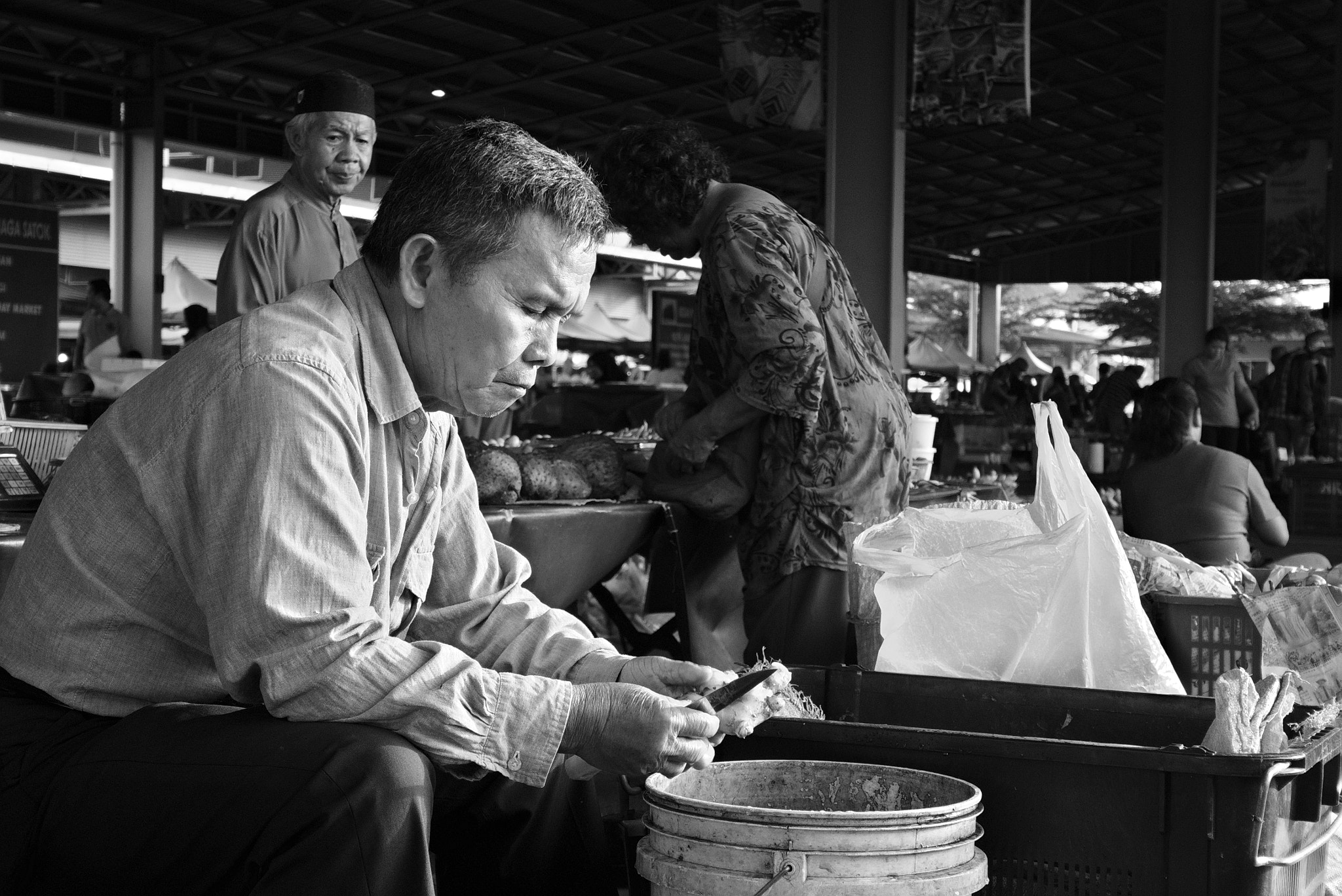 Panasonic Lumix DMC-GF7 sample photo. Shaving a ginger. photography