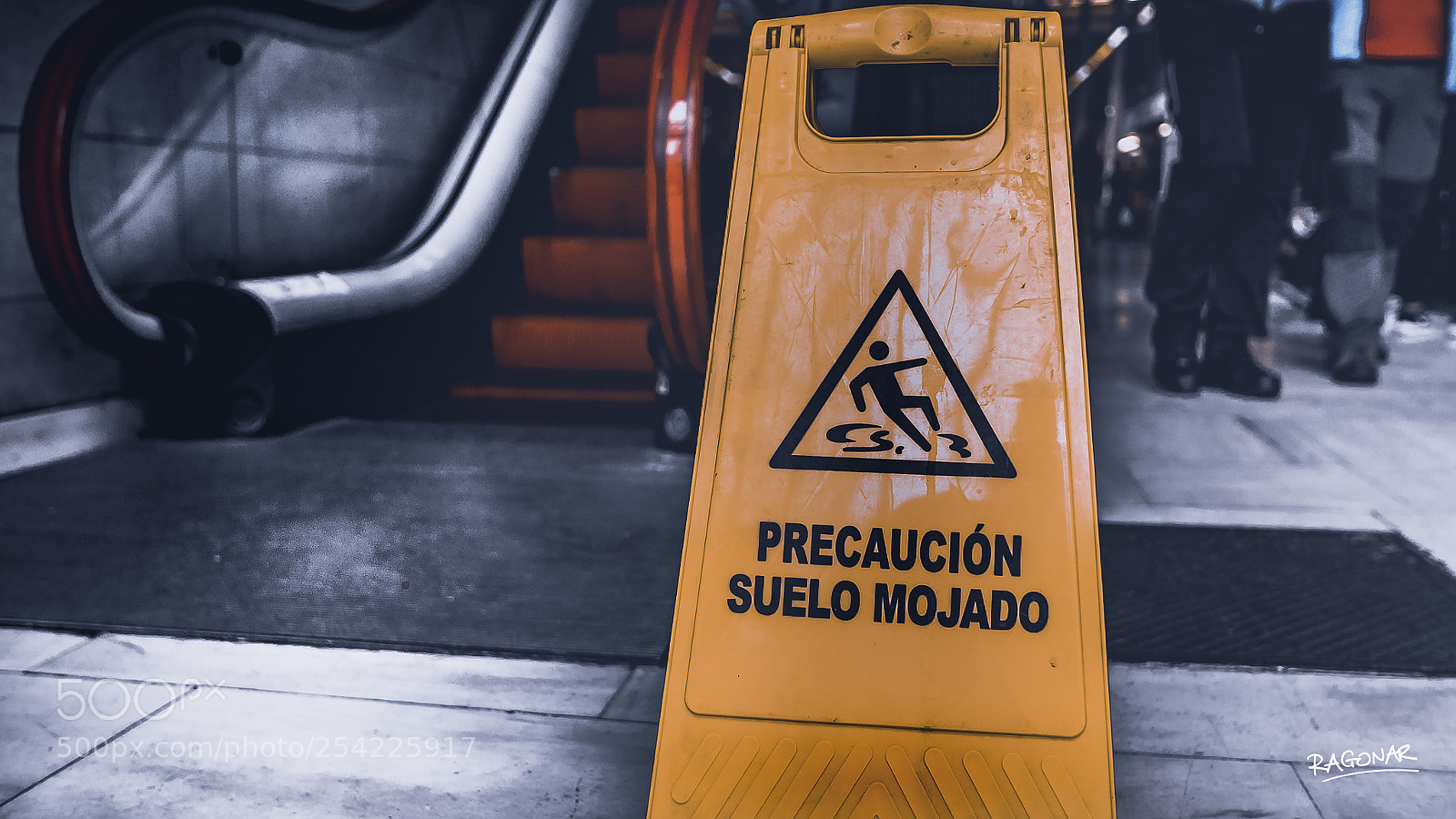 Panasonic Lumix DMC-GH4 sample photo. Suelo mojado photography