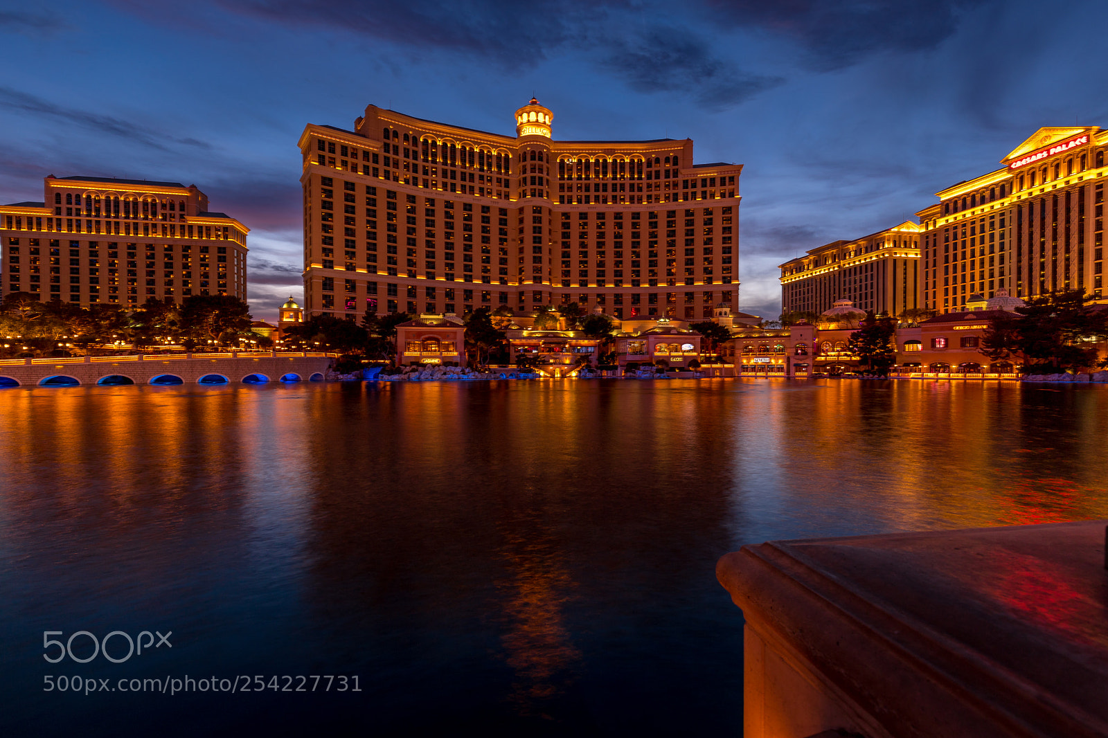 Canon EOS 6D Mark II sample photo. Las vegas at night photography
