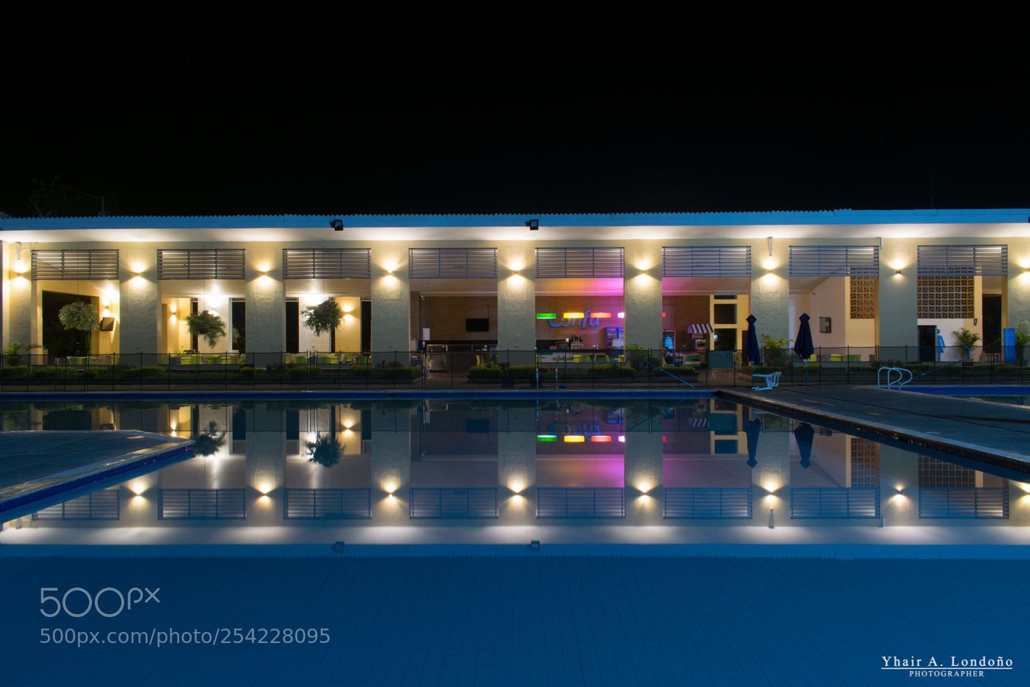 Nikon D5300 sample photo. Frente restaurante photography