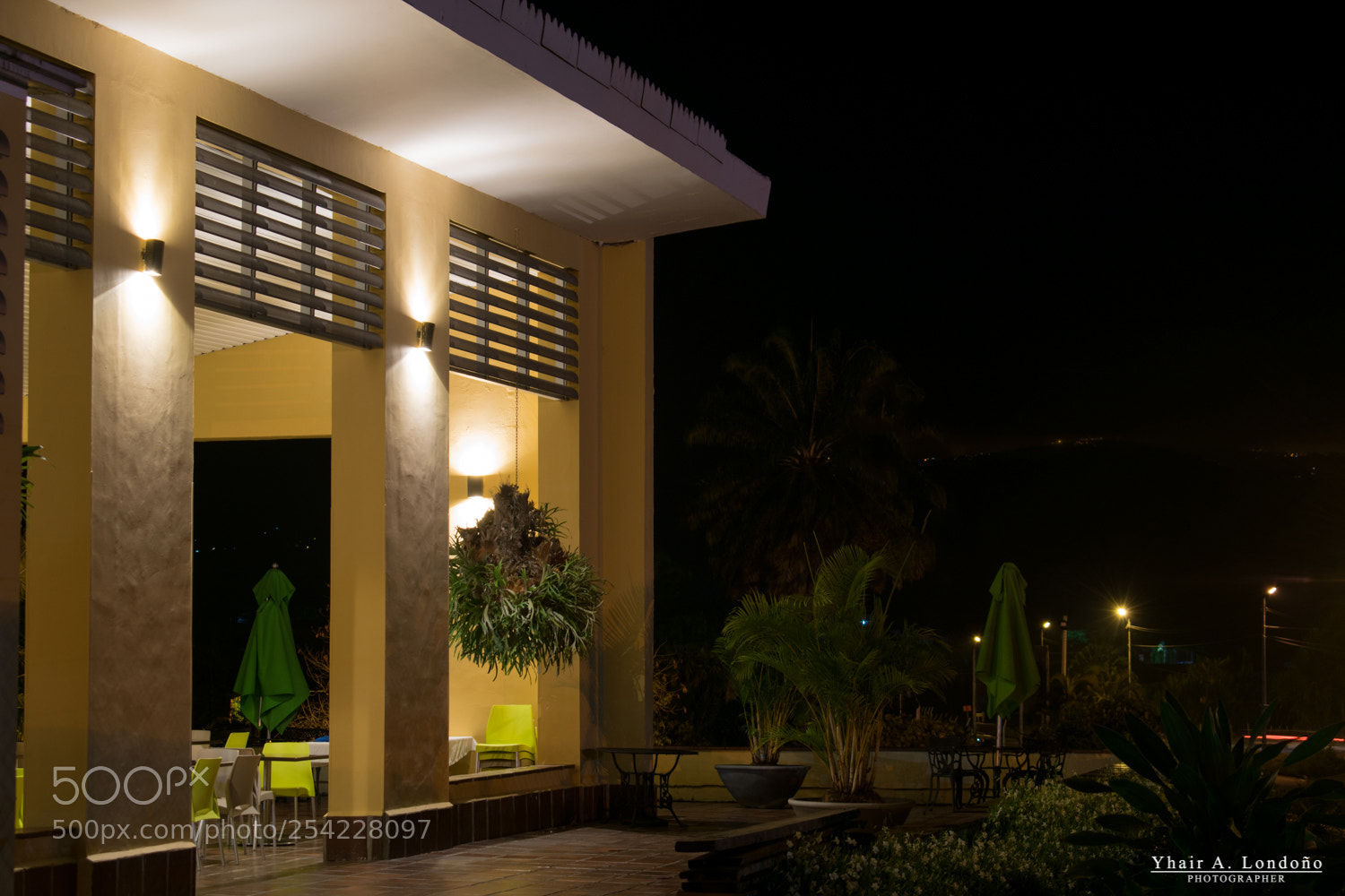 Nikon D5300 sample photo. Restaurante lado derecho photography