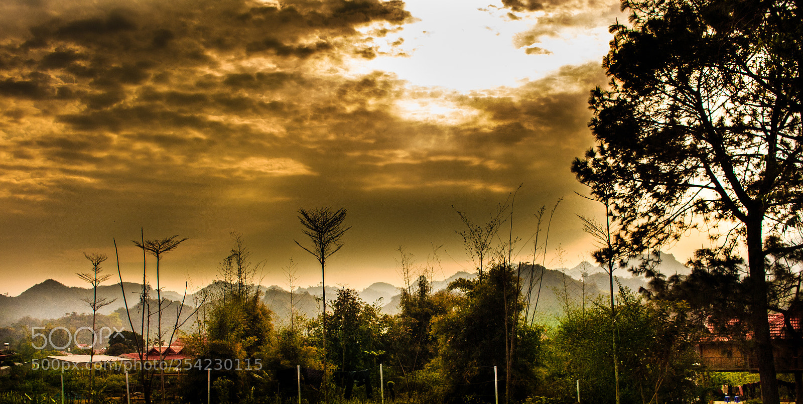 Canon EOS 700D (EOS Rebel T5i / EOS Kiss X7i) sample photo. Stunning sunset in moc photography