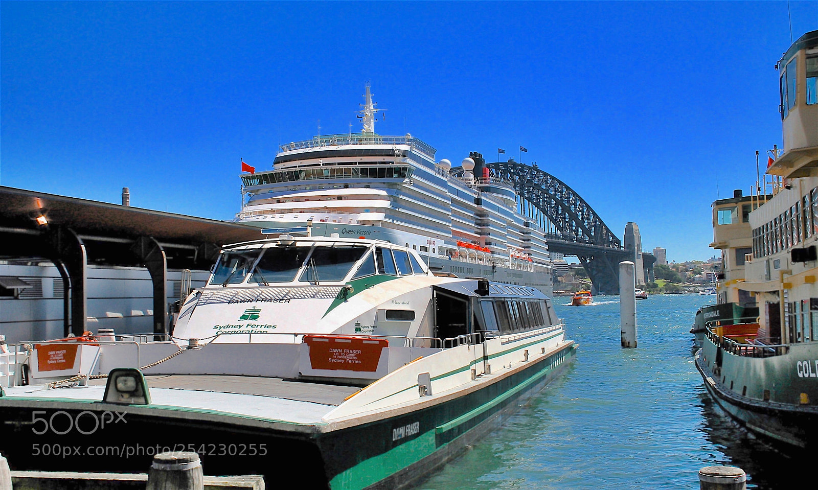Canon EOS 350D (EOS Digital Rebel XT / EOS Kiss Digital N) sample photo. Circular quay ferry terminal photography