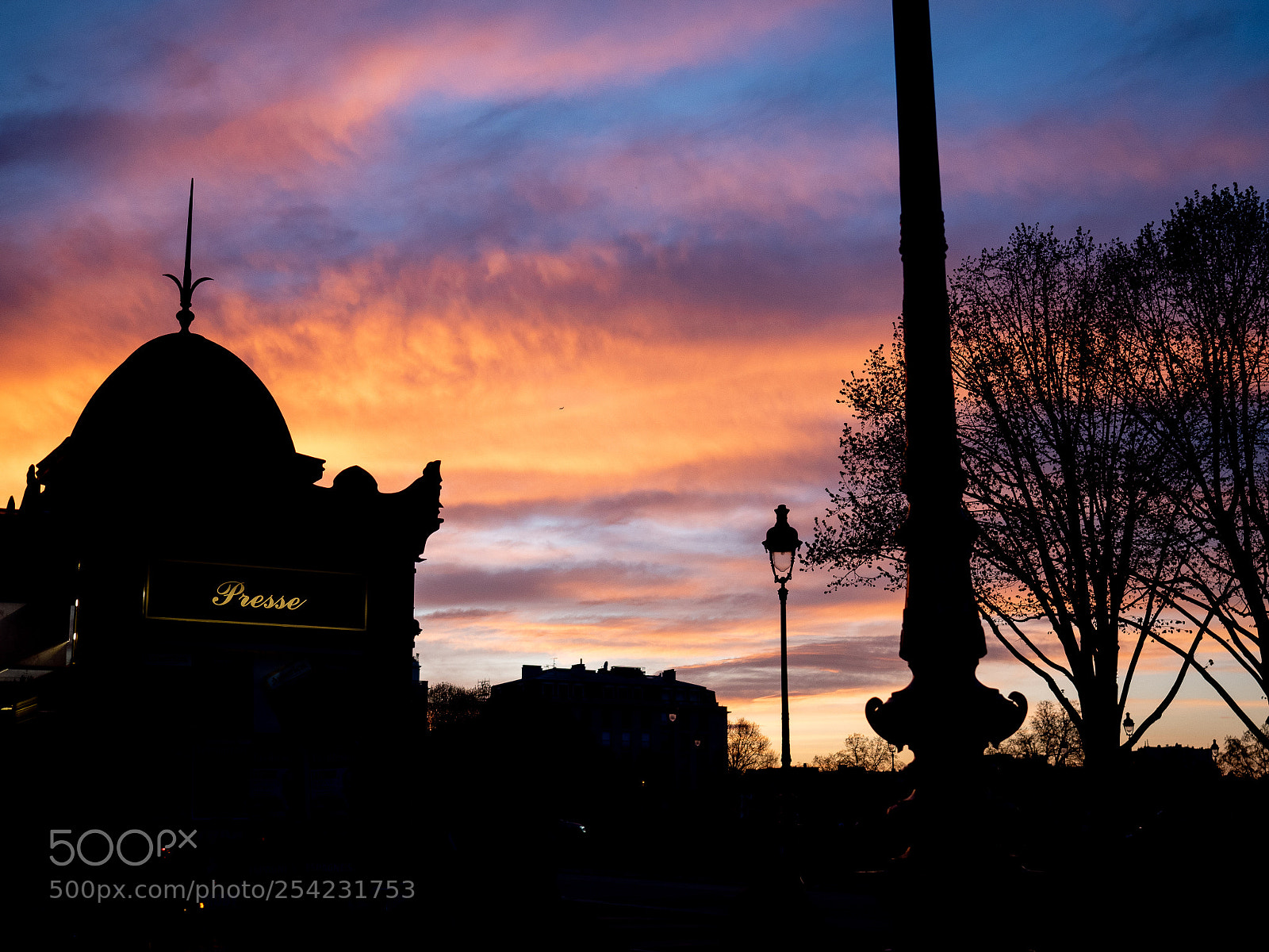 Olympus OM-D E-M5 II sample photo. Sunset in paris photography