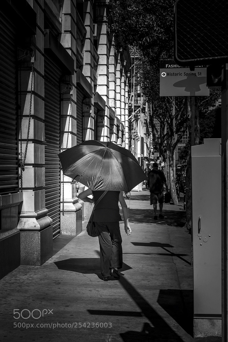 Sony Cyber-shot DSC-RX100 IV sample photo. Umbrella walker web photography