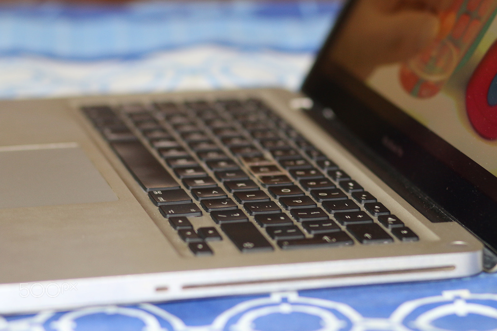 Canon EOS 70D + Canon EF 85mm F1.8 USM sample photo. Freedom working table photography