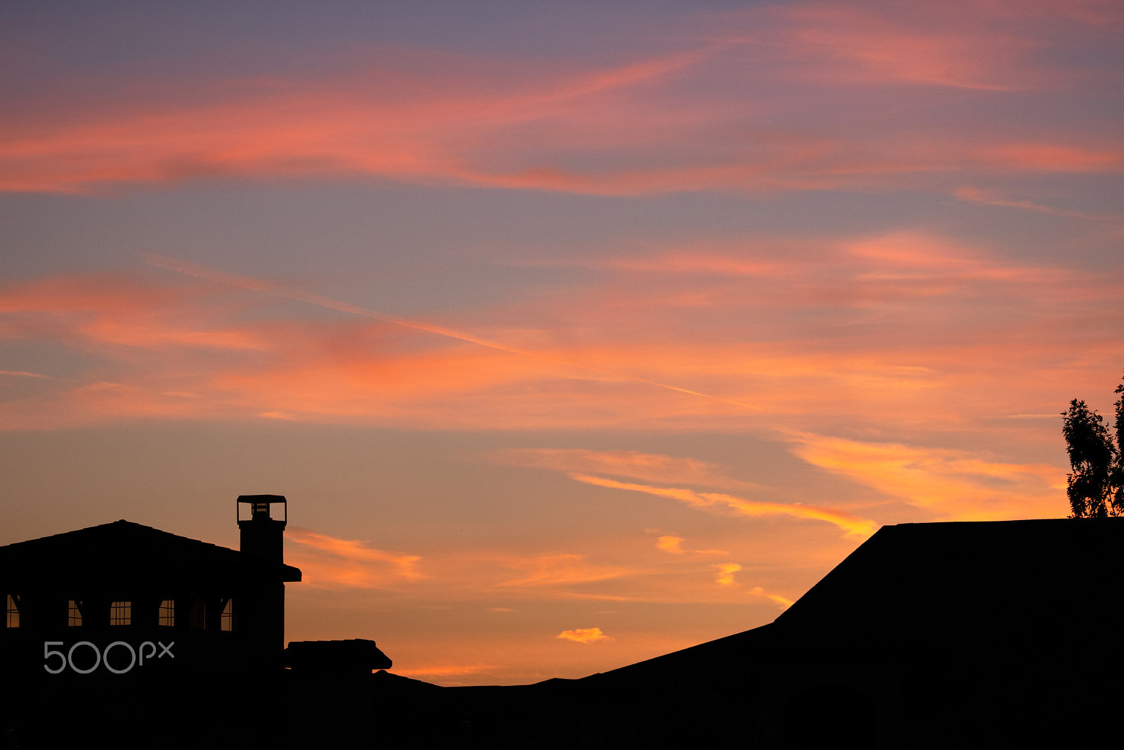 Canon EOS 750D (EOS Rebel T6i / EOS Kiss X8i) + Canon EF-S 55-250mm F4-5.6 IS STM sample photo. Wispy sunset photography