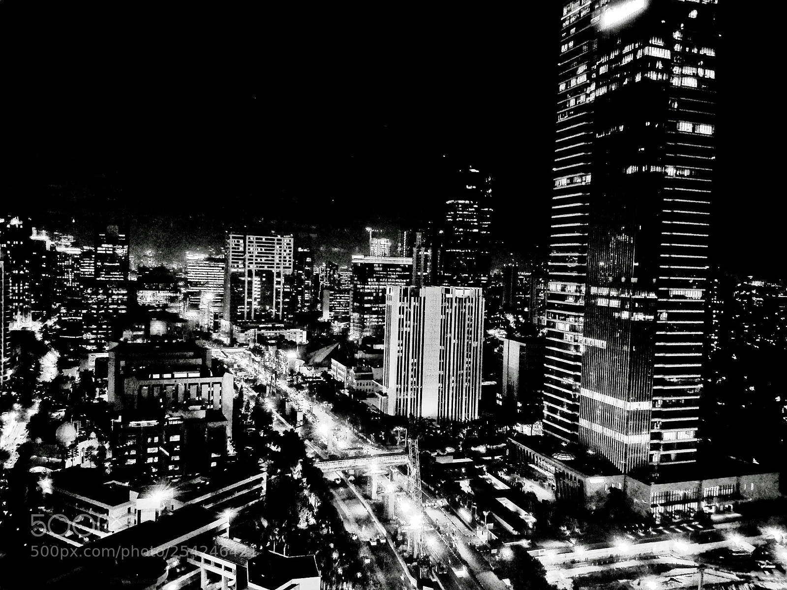 OnePlus 5 sample photo. Monochrome city photography