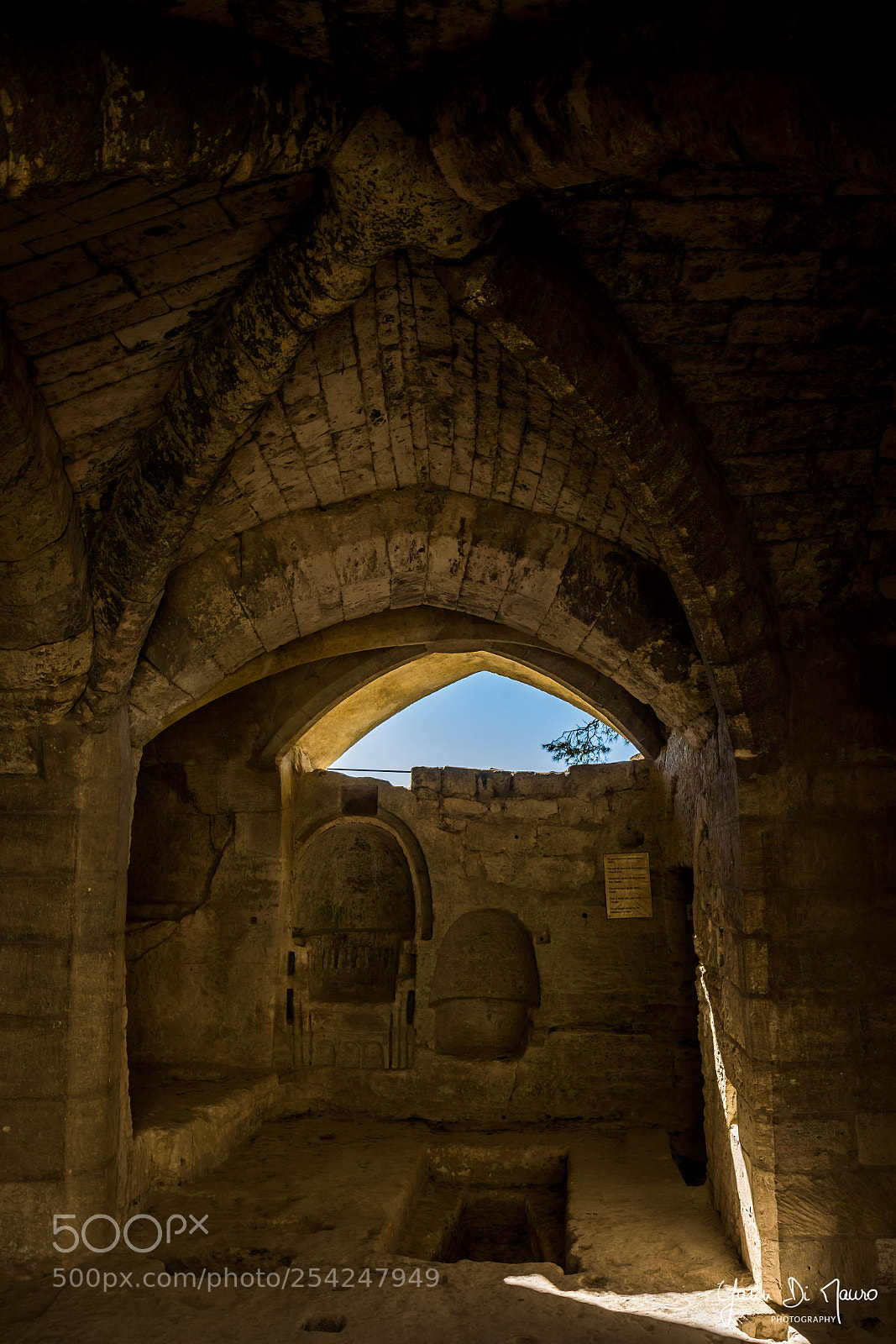Canon EOS 7D Mark II sample photo. Abbaye de saint-roman photography