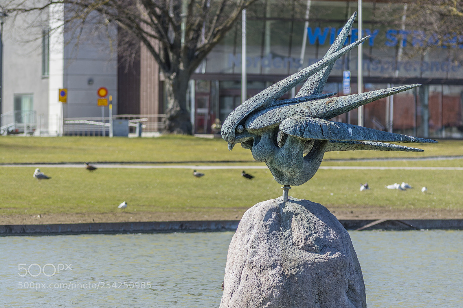 Nikon D5200 sample photo. Bird sculpture in visby photography