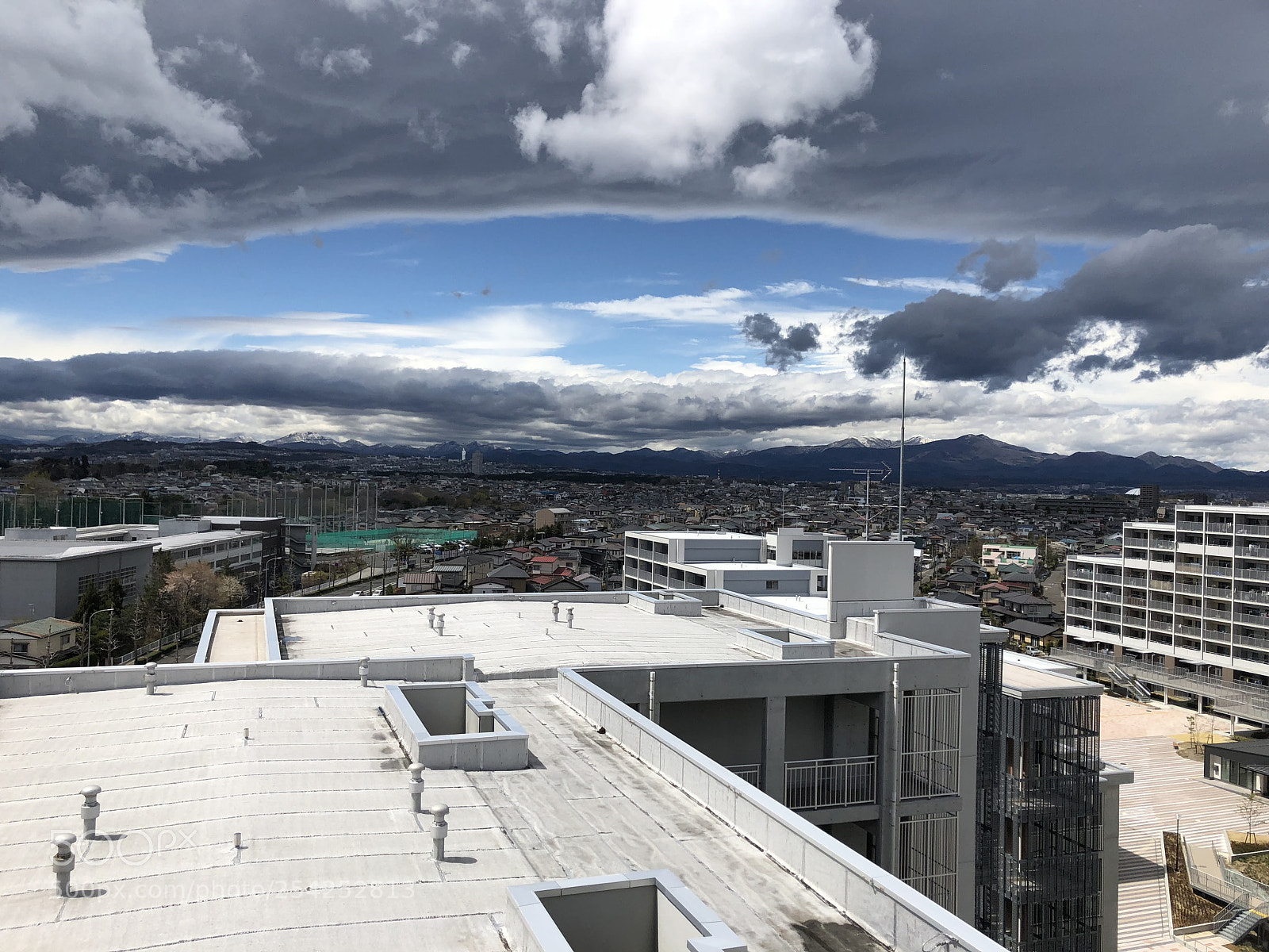 Apple iPhone 8 Plus sample photo. Rain cloud photography