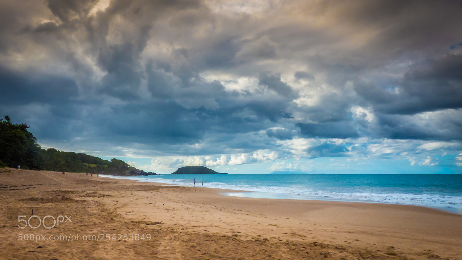 Panasonic Lumix DMC-FZ200 sample photo. Beach on guadeloupe photography