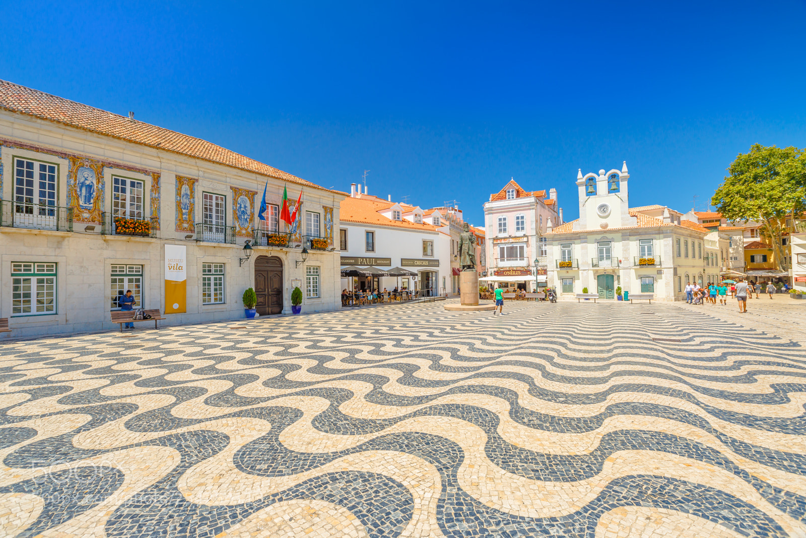 Canon EOS 5D Mark IV sample photo. Outubro square cascais photography