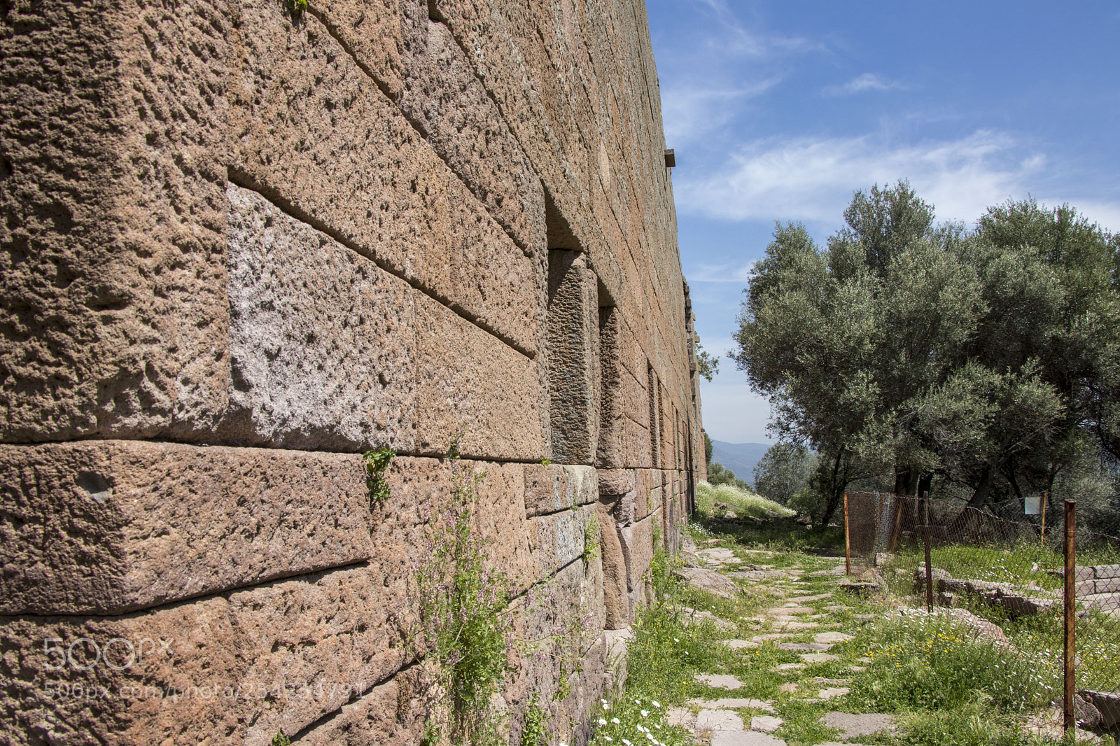 Canon EOS 77D (EOS 9000D / EOS 770D) sample photo. Old building photography