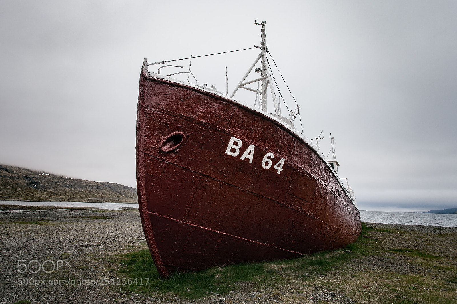 Canon EOS 5D Mark II sample photo. Old fishing vessel that photography