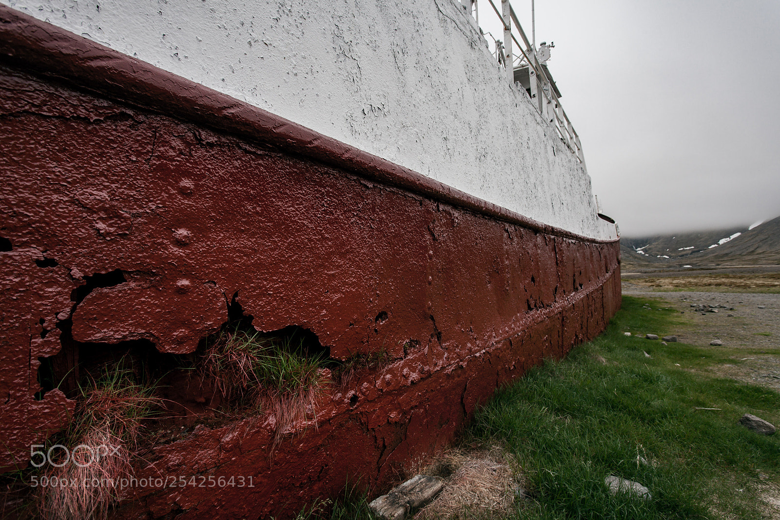 Canon EOS 5D Mark II sample photo. Old fishing vessel that photography