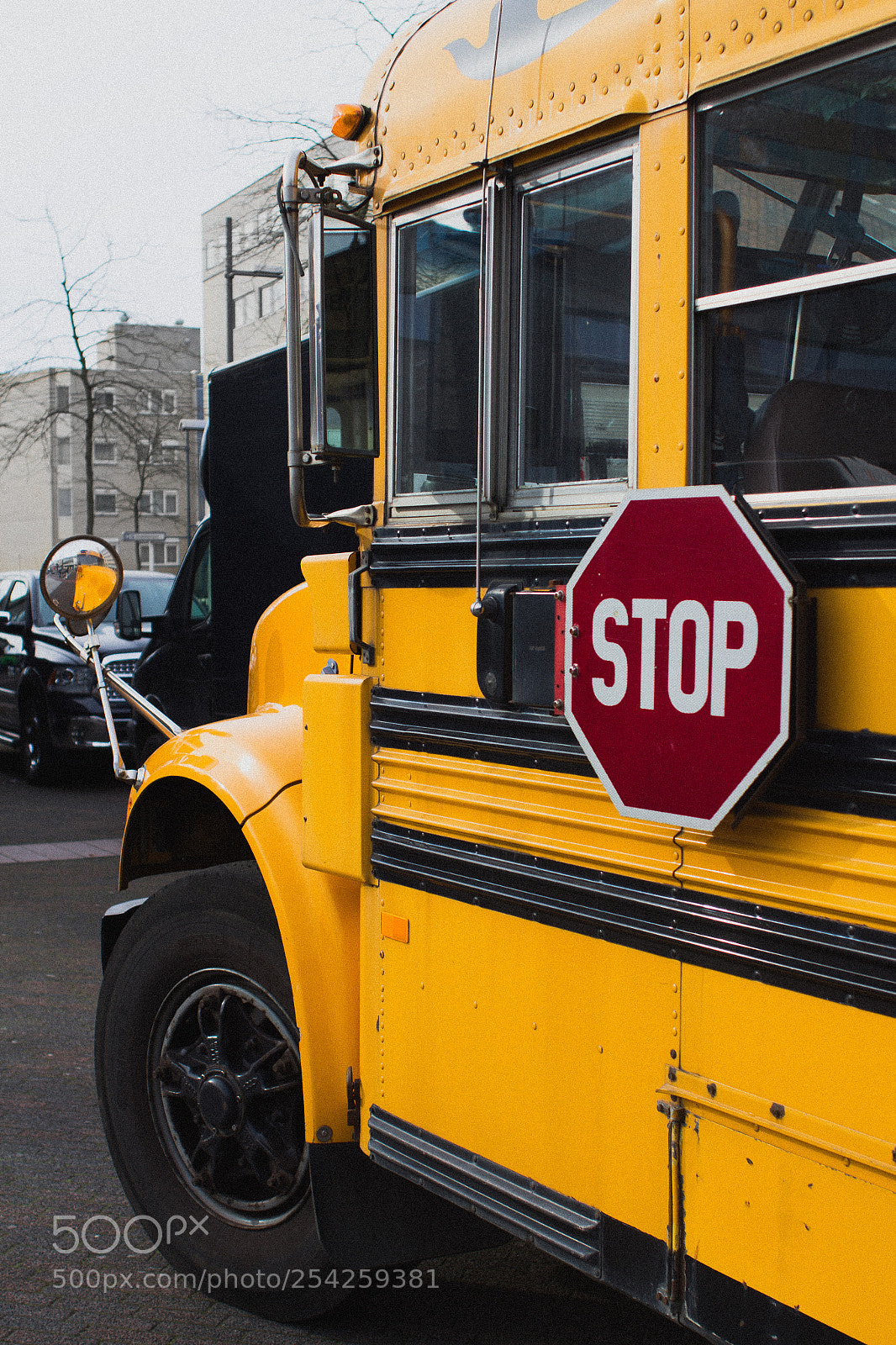 Canon EOS 60D sample photo. Black and yellow school photography