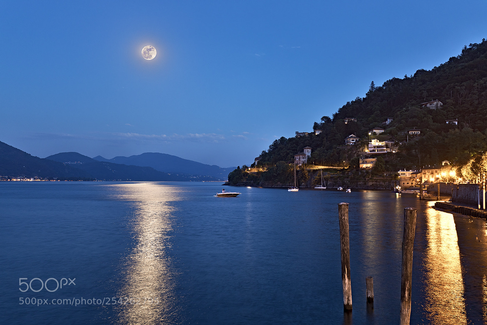 Canon EOS 5D Mark IV sample photo. Cannobio, italy photography