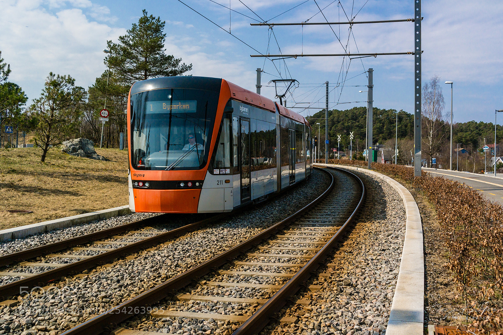 Samsung NX30 sample photo. "incoming city rail" photography