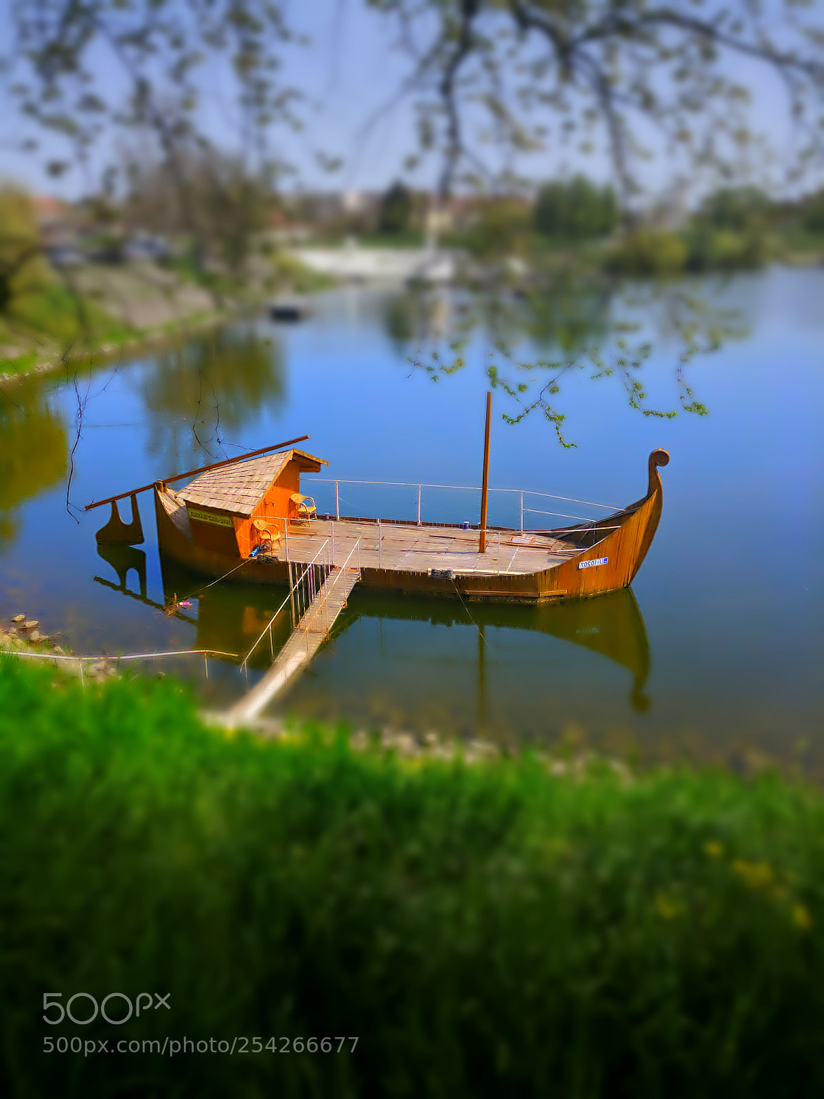 LG G6 sample photo. Little boat photography
