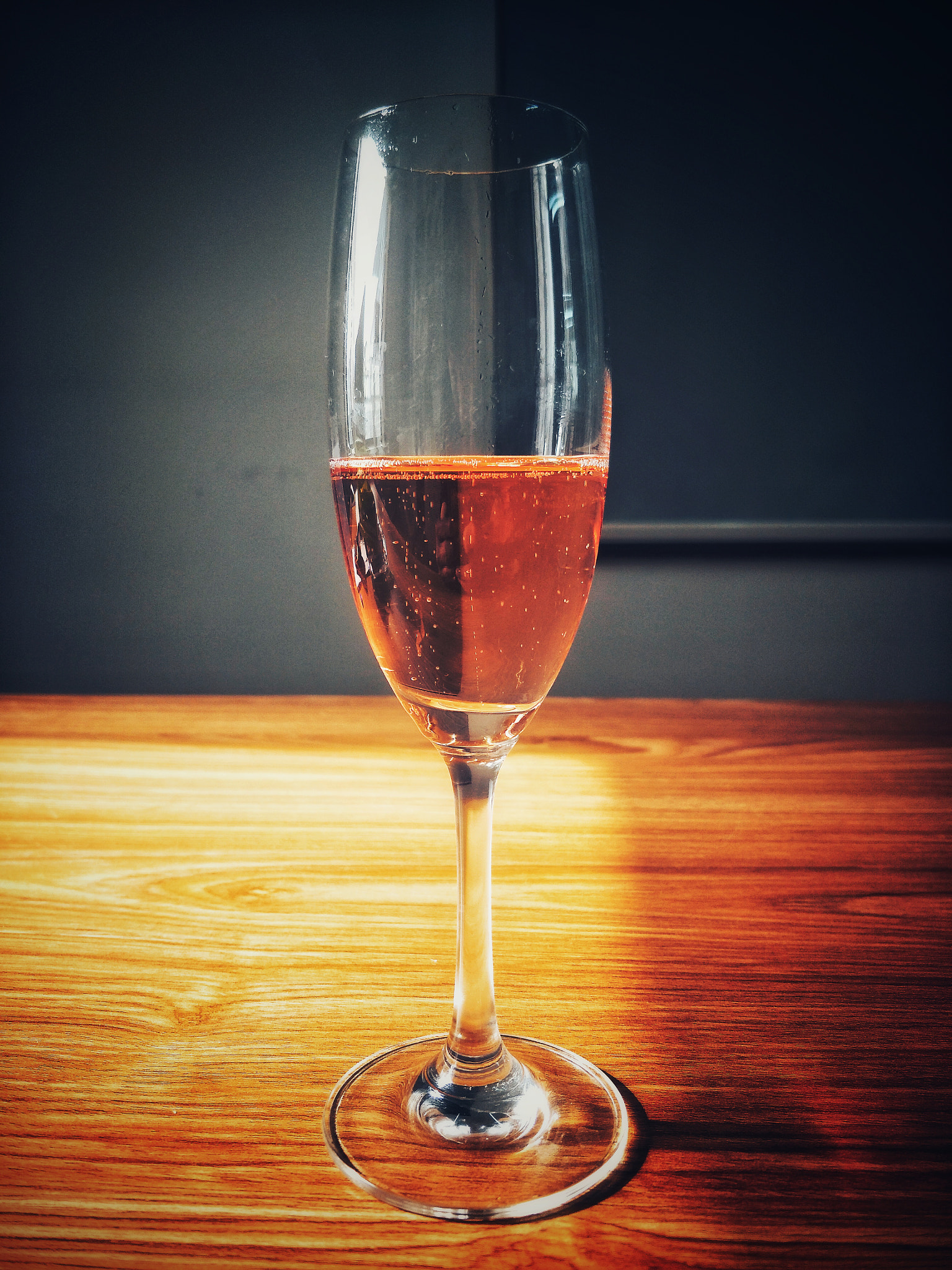 OPPO R9S sample photo. Champagne photography