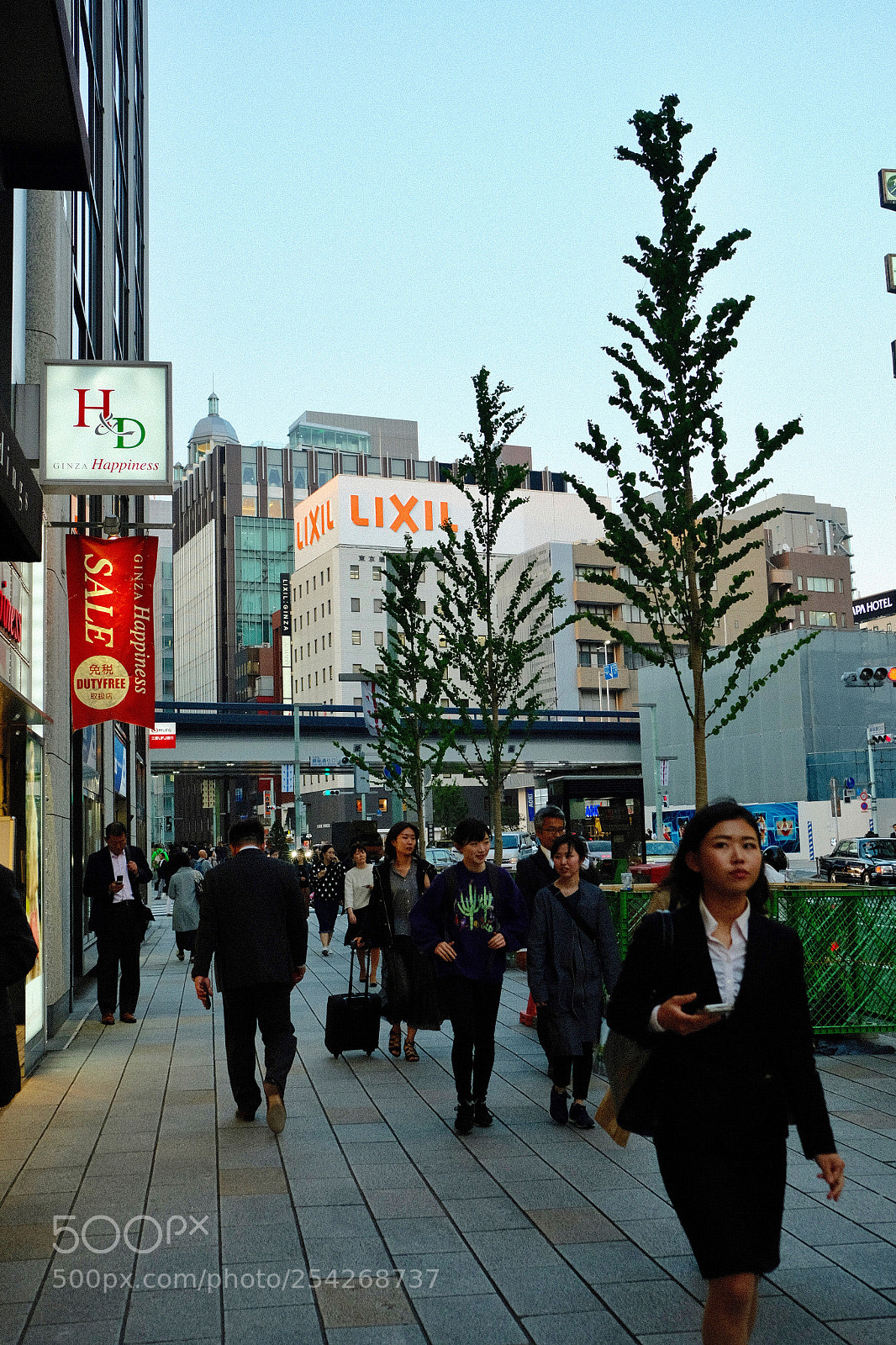 Fujifilm X-Pro2 sample photo. Ginza after 5 photography