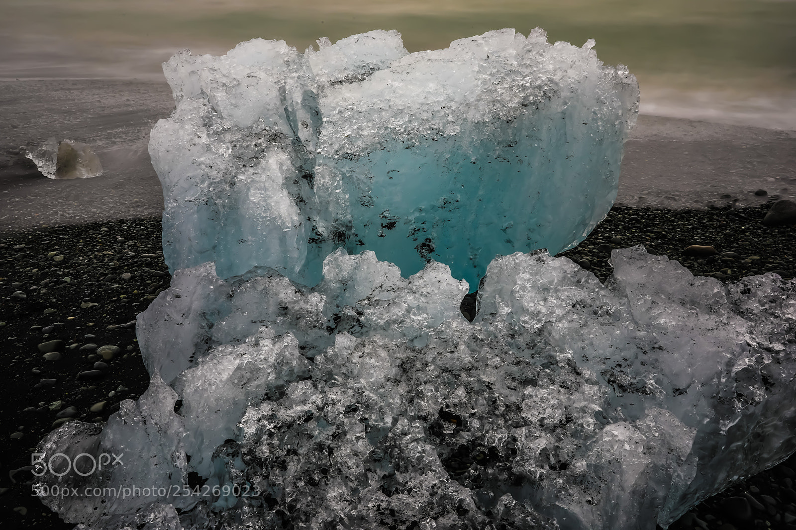 Canon EOS 5D Mark IV sample photo. Black sand beach photography