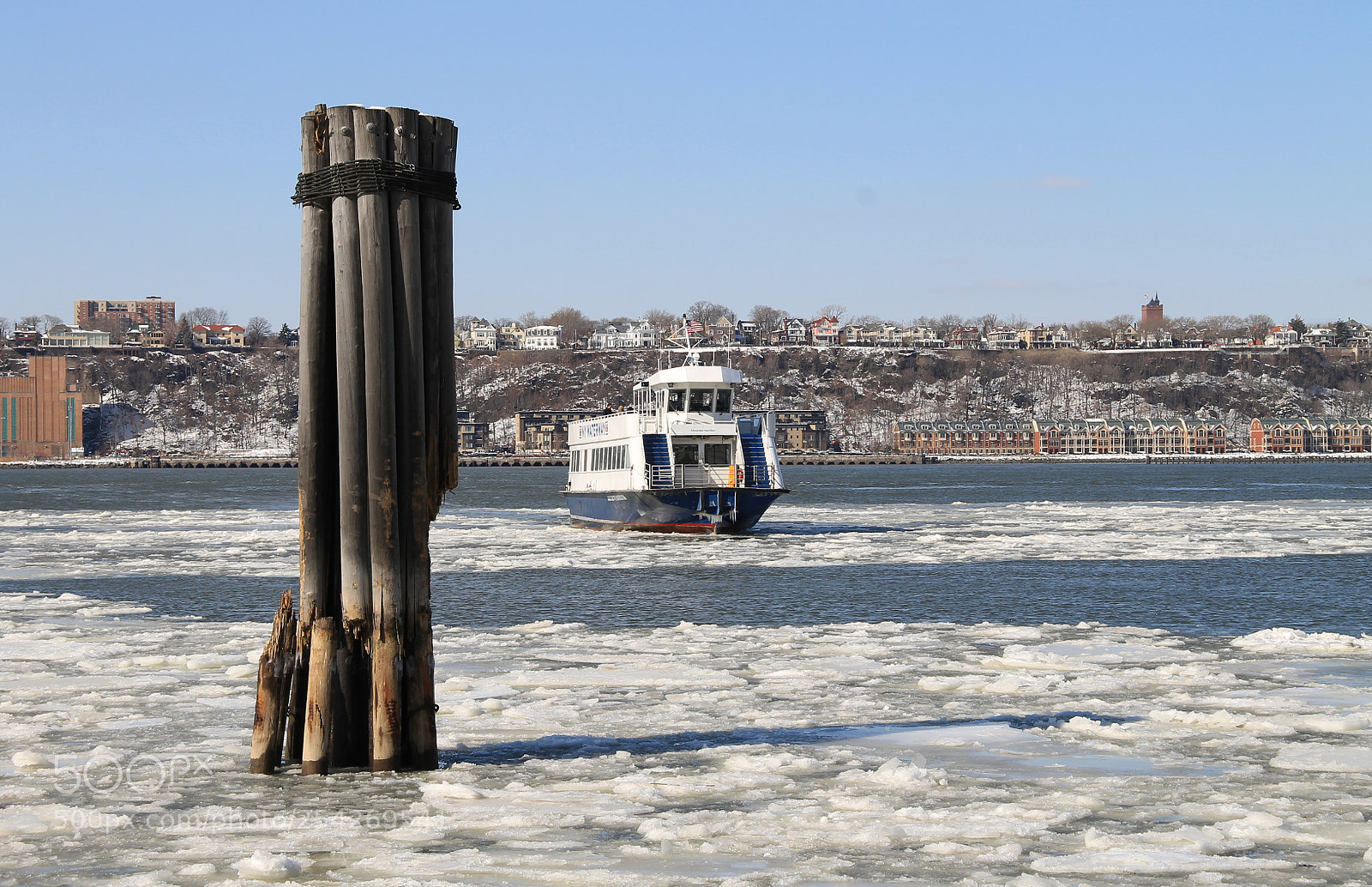 Canon EOS 1100D (EOS Rebel T3 / EOS Kiss X50) sample photo. Ferry arriving across icy photography