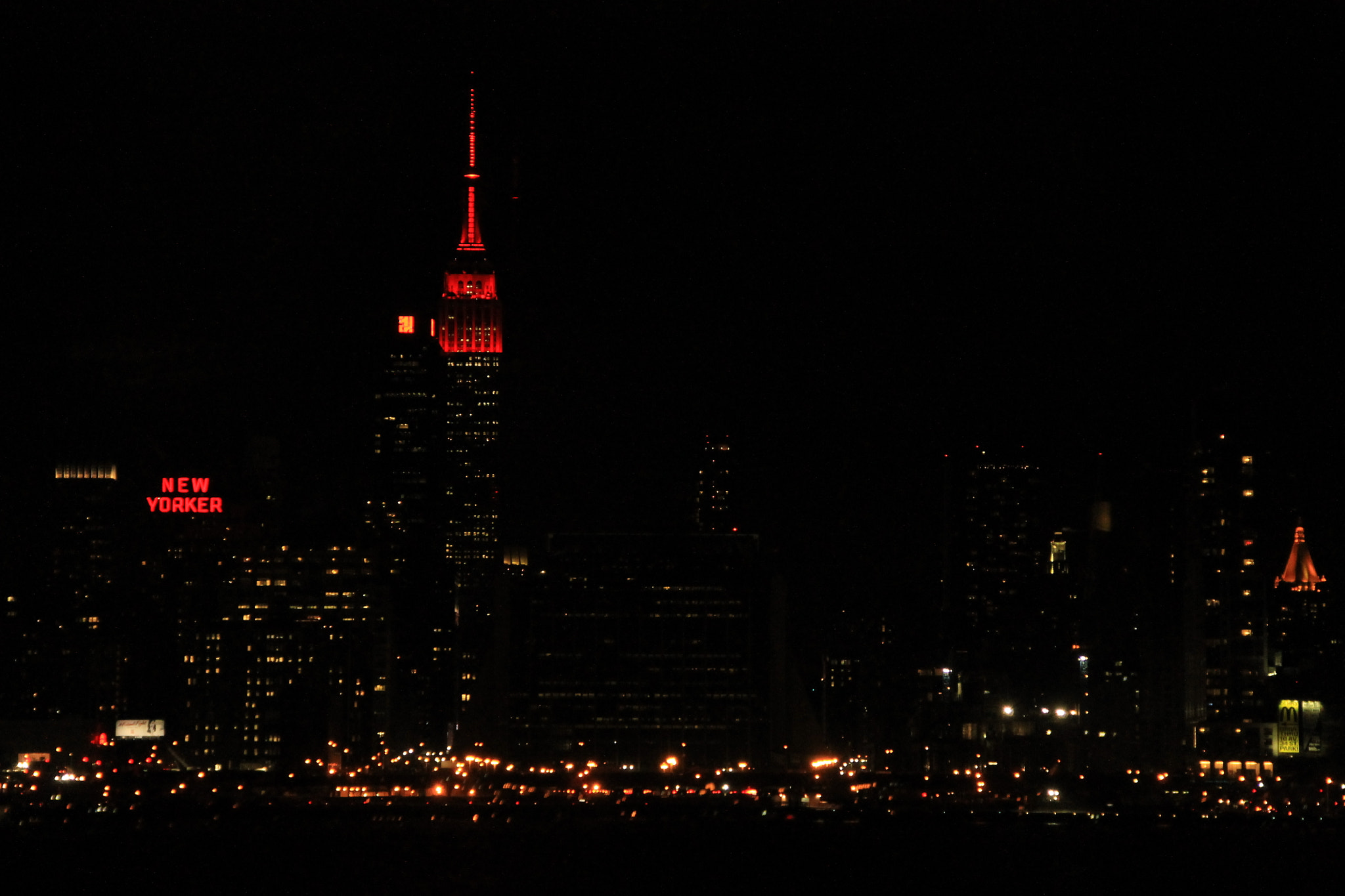 Canon EF-S 18-135mm F3.5-5.6 IS sample photo. Manhattan by night photography