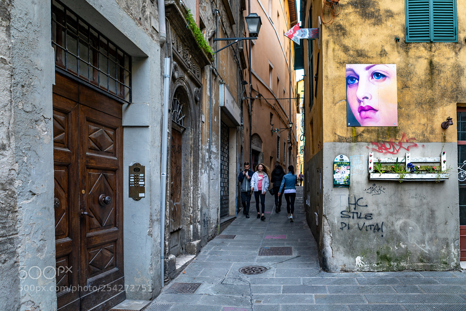 Canon EOS 5D Mark IV sample photo. Open air gallery photography