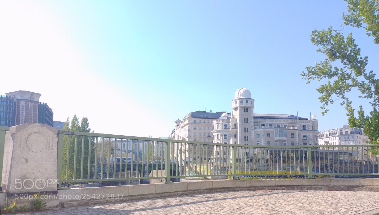 LG G6 sample photo. Urania, vienna. photography