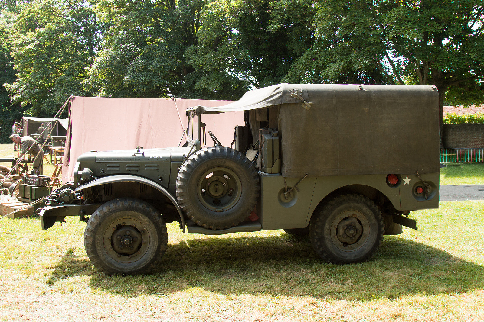Canon EOS 70D sample photo. American military vehicles photography