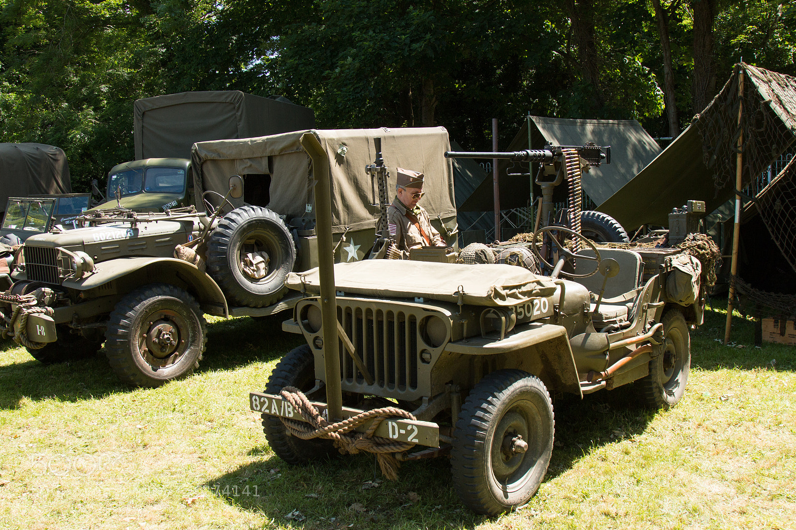 Canon EOS 70D sample photo. American jeep with machine photography