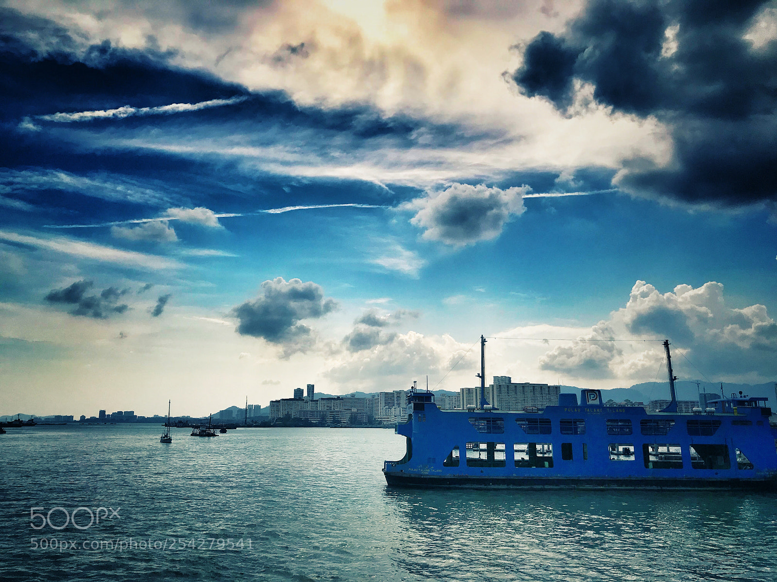Apple iPhone 7 Plus sample photo. Ferry. photography