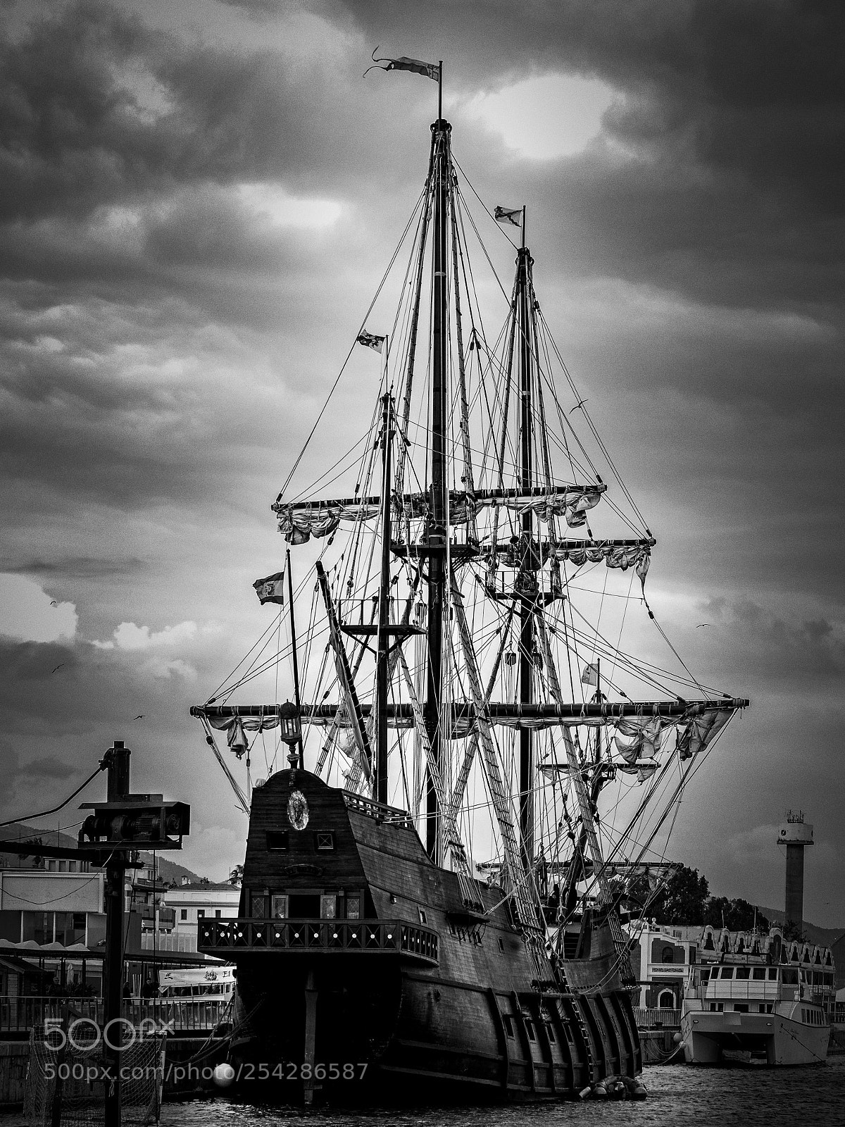 Olympus OM-D E-M10 II sample photo. Galeón español photography