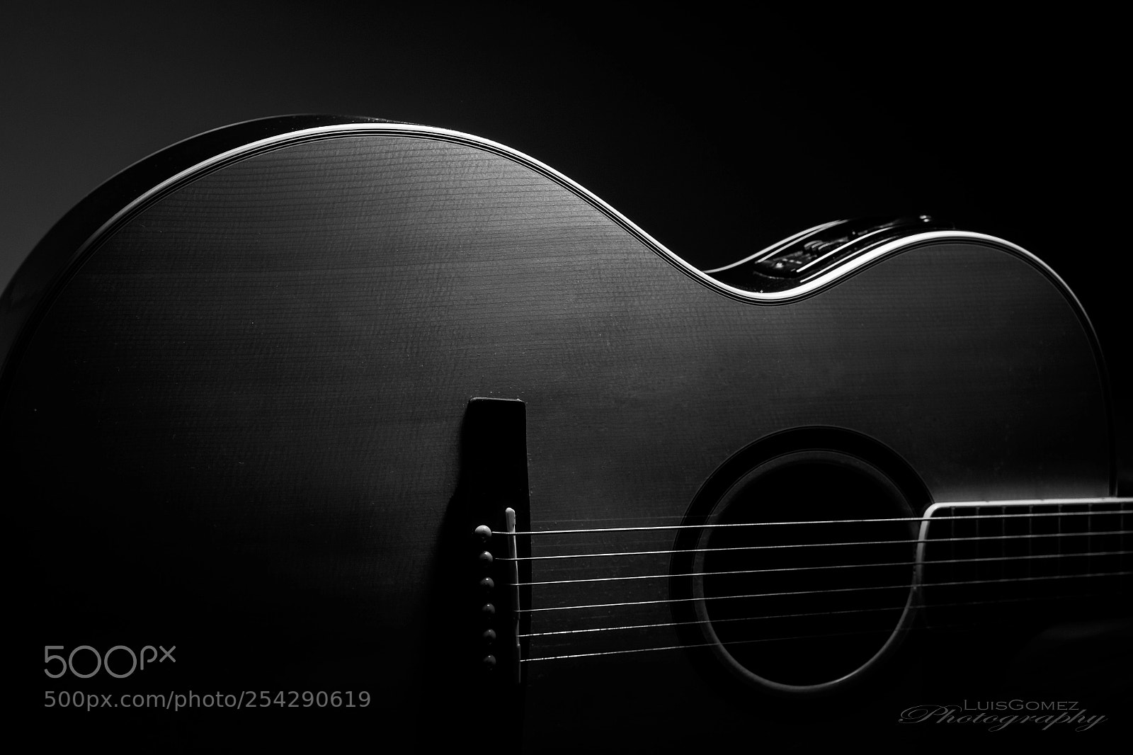 Canon EOS 1300D (EOS Rebel T6 / EOS Kiss X80) sample photo. Musical curves photography