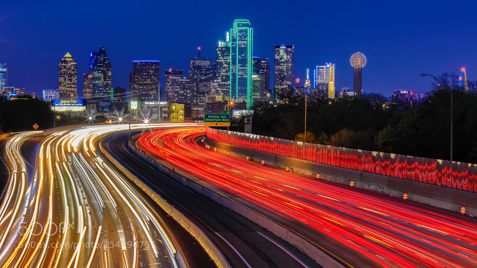 Canon EOS 5D Mark IV sample photo. Dallas skyline photography