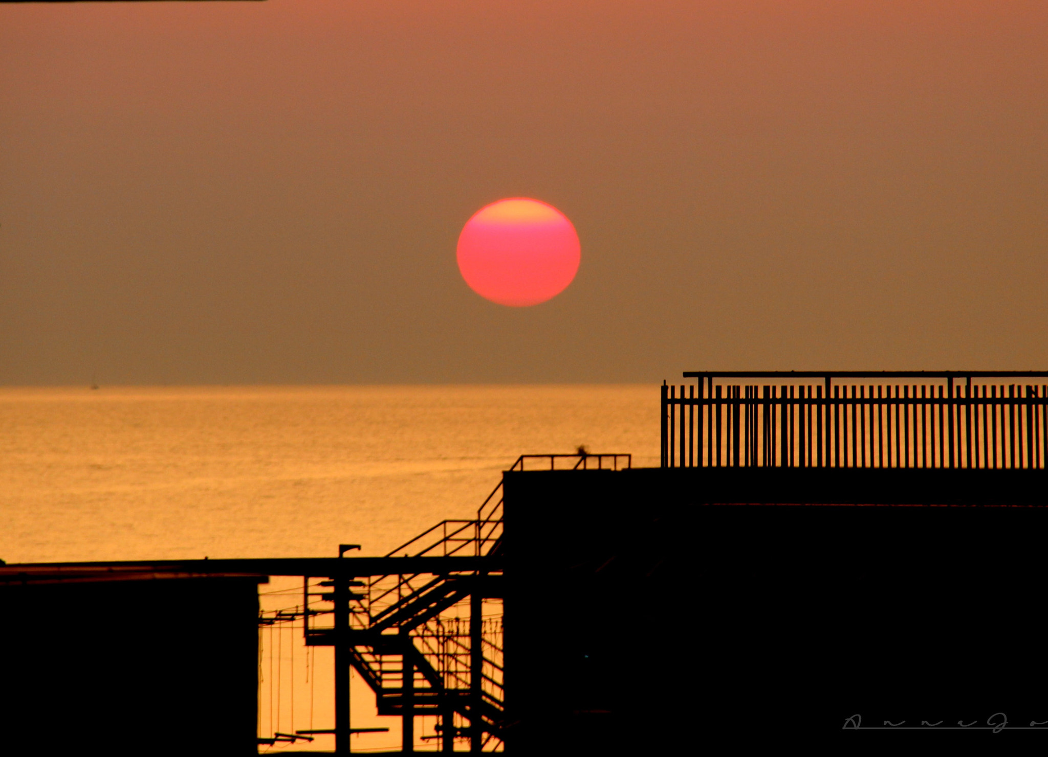 Canon EF-S 18-200mm F3.5-5.6 IS sample photo. Sunset silhouette photography
