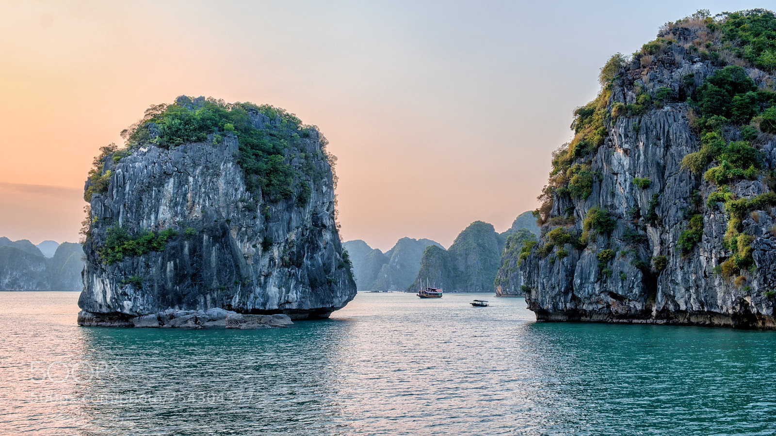 Fujifilm X-T2 sample photo. Halong bay photography