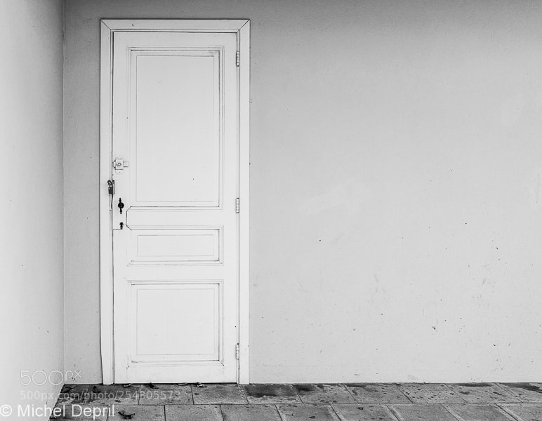 Sony a6000 sample photo. Closed door photography