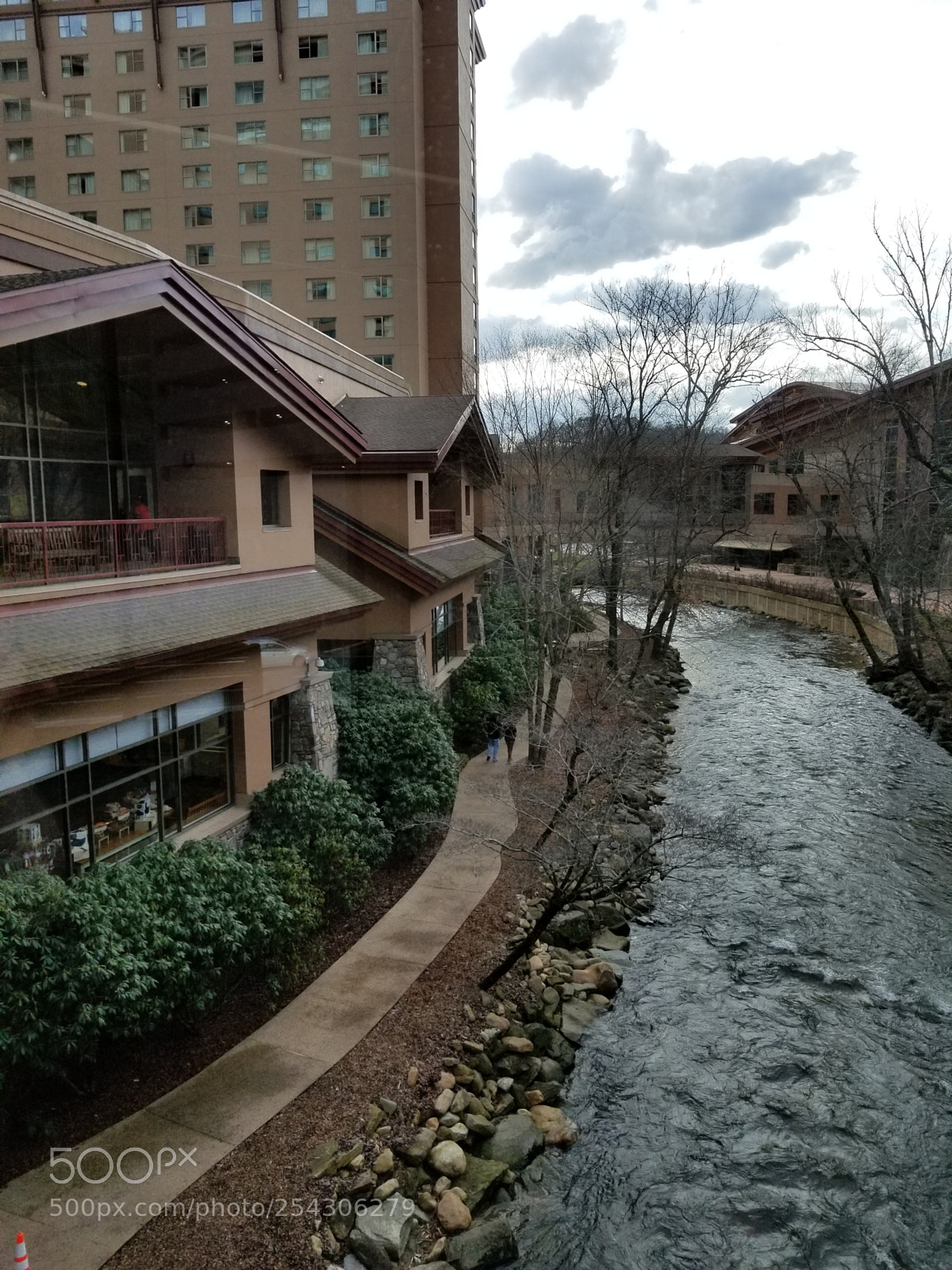 Samsung Galaxy S8+ sample photo. The river runs through photography